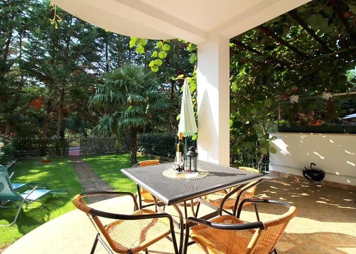 Ferienwohnung In Porec Mit Eigenem Garten