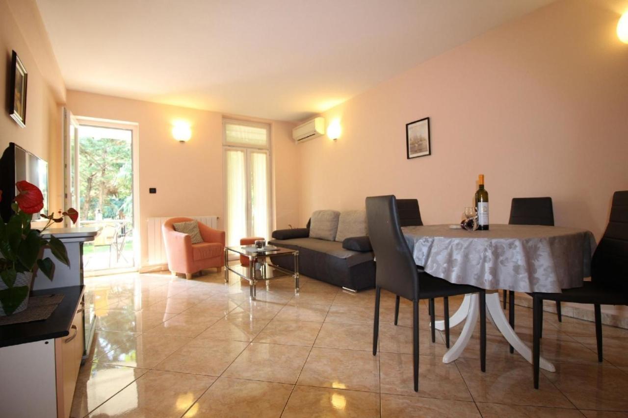 Apartmán Ferienwohnung In Mit Eigenem Garten